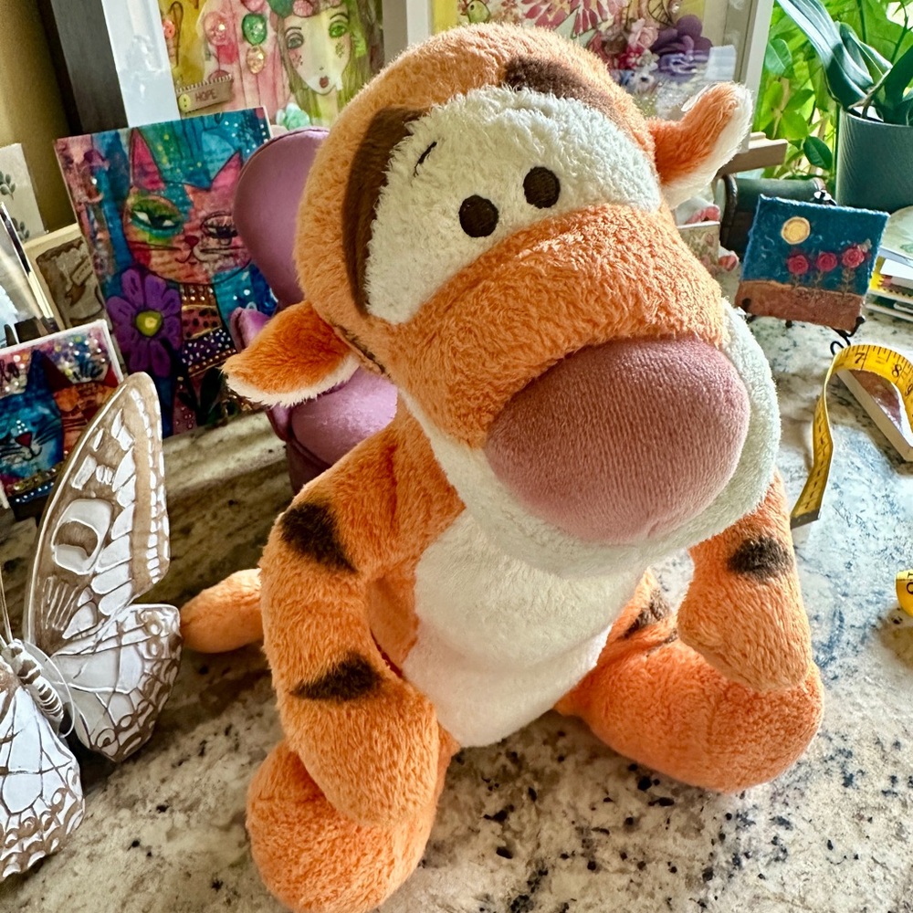 Disney Winnie Pooh  Tigger Plush  Pre-owned  Excellent Condition